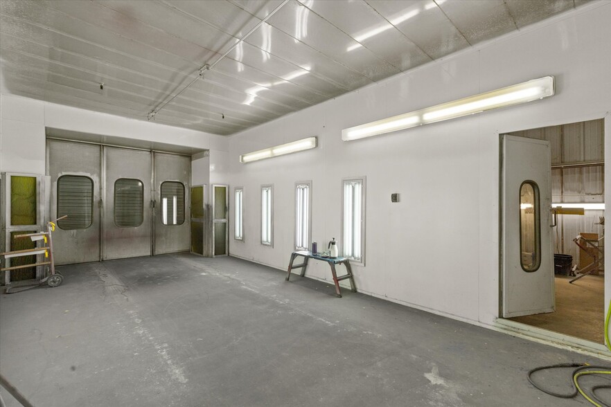 More Photos Of 725 Holmes Dr, Granbury Auto Repair For Sale