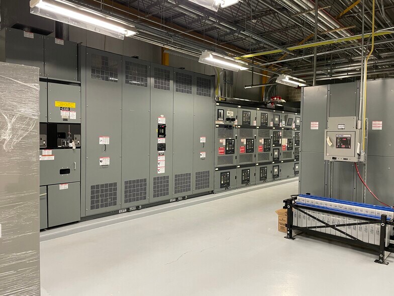 More Photos Of 1706 Governor Rd, Marshalltown Office For Sale