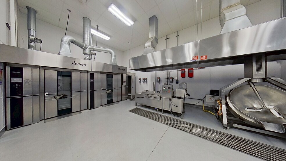 More Photos Of 203 Egel Ave, Middlesex Flex For Sale