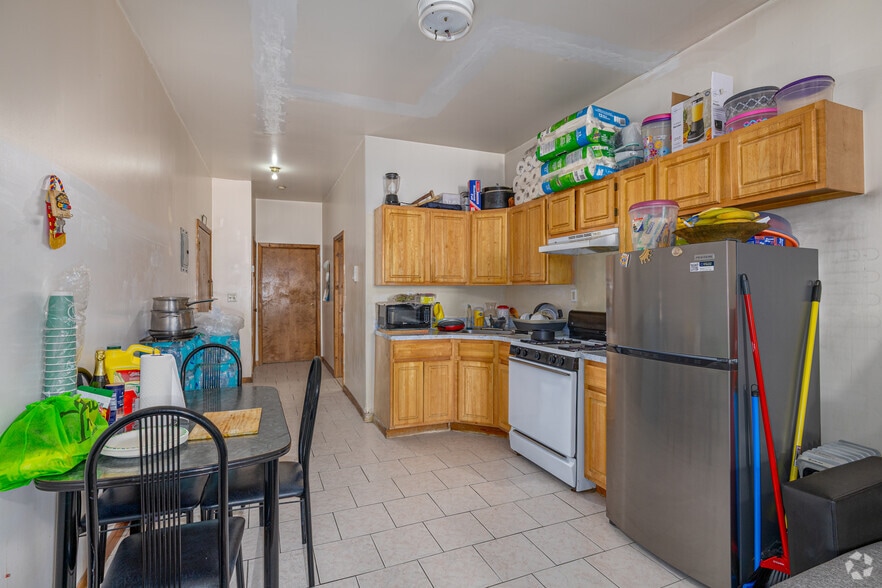 More Photos Of 2004-2006 Bergenline Ave, Union City Apartments For Sale