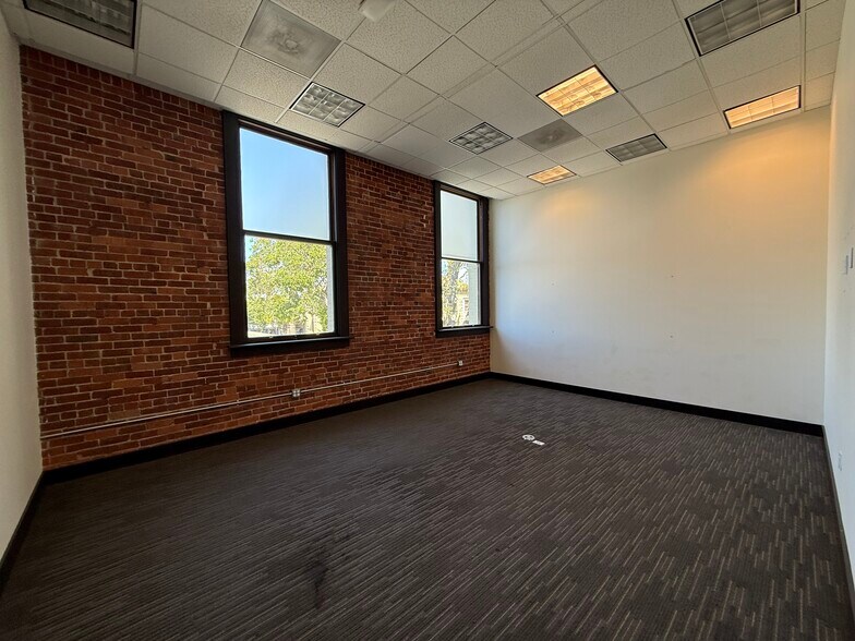 More Photos Of 11 5th St, Petaluma Loft Creative Space For Lease