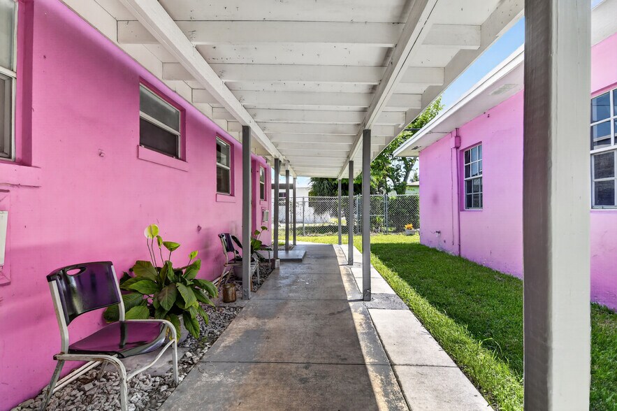 More Photos Of Blue Heron Blvd - 40 Bed Licensed Independent Living Facility, Riviera Beach Healthcare For Sale
