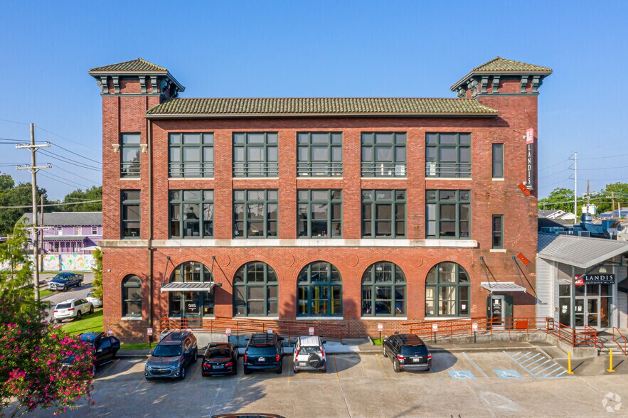 More Photos Of 8300 Earhart Blvd, New Orleans Loft Creative Space For Lease