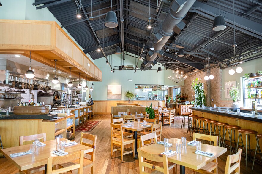 More Photos Of 2032-2050 Dunlavy St, Houston Restaurant For Sale