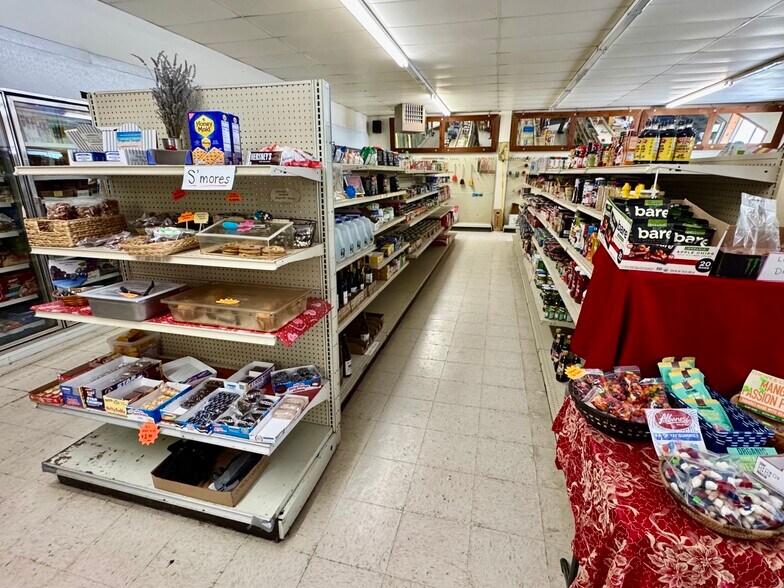 More Photos Of 40 Sherman st, Petrolia General Retail For Sale