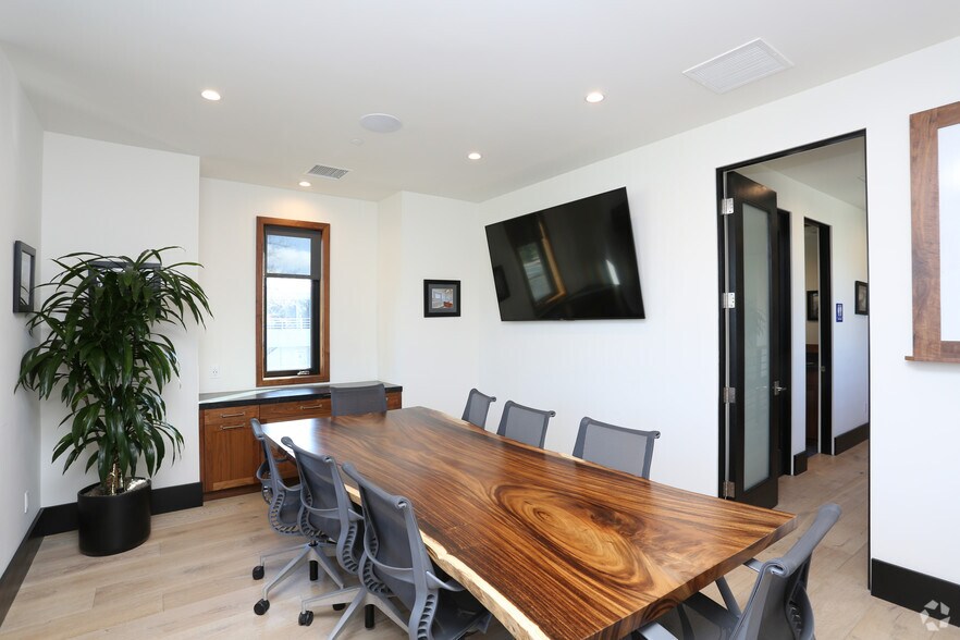 More Photos Of 2079 Garnet Ave, San Diego Office For Sale