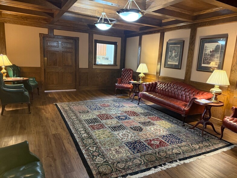 More Photos Of 500 NE 8th Ave, Ocala Office For Sale
