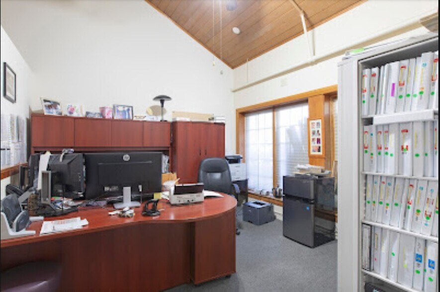 More Photos Of 3808 N Tamiami Trl, Sarasota Medical For Sale