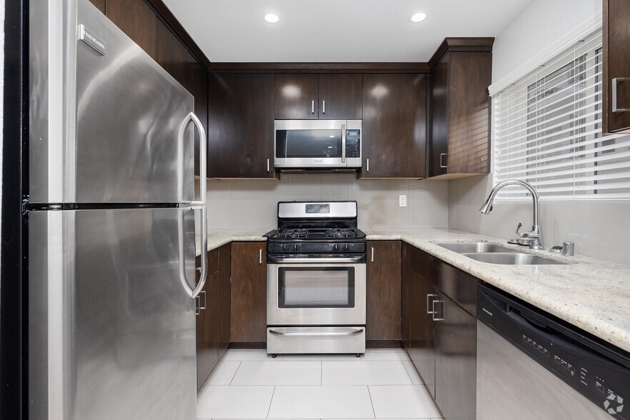 More Photos Of 6543 Franklin Ave, Hollywood Apartments For Sale