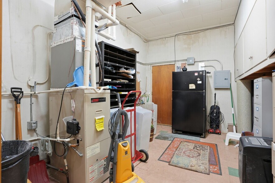 More Photos Of 115 N Jefferson Ave, Elk City Office For Sale