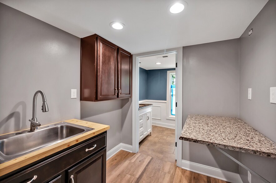 More Photos Of 1015 Ellis Rd, Durham Light Manufacturing For Sale