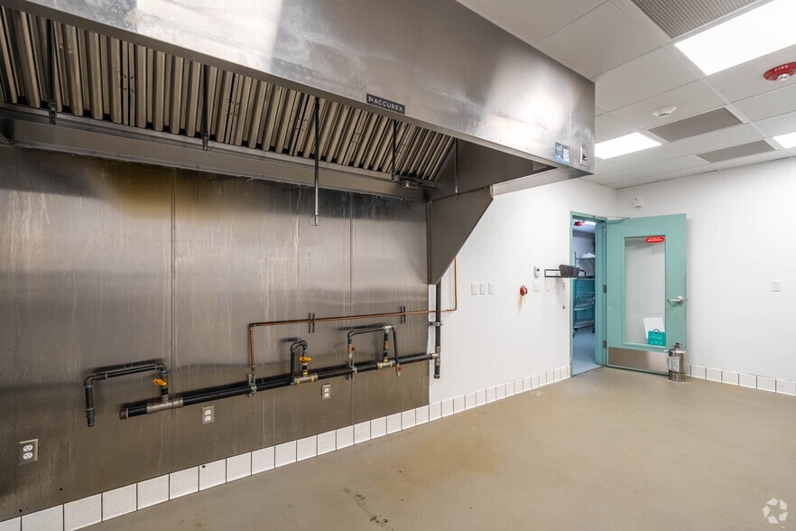 More Photos Of 5600 Roosevelt Way, Seattle Restaurant For Lease