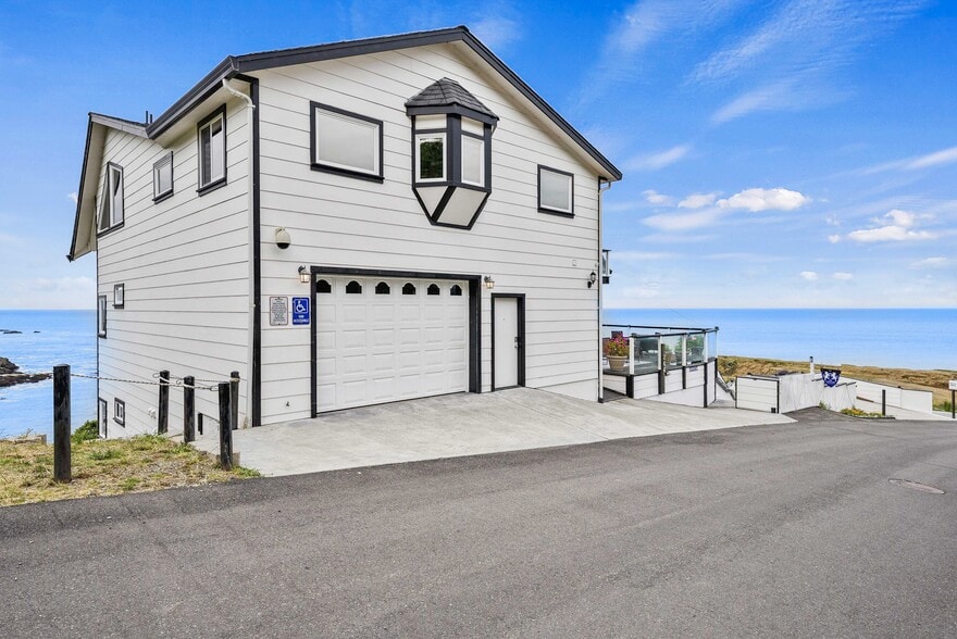 More Photos Of 266 Dolphin Dr, Whitethorn Hotel For Sale