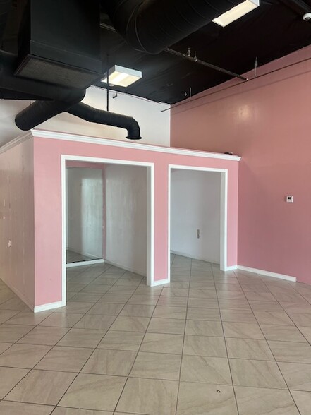 More Photos Of 4700 Panama Ln, Bakersfield Unknown For Lease