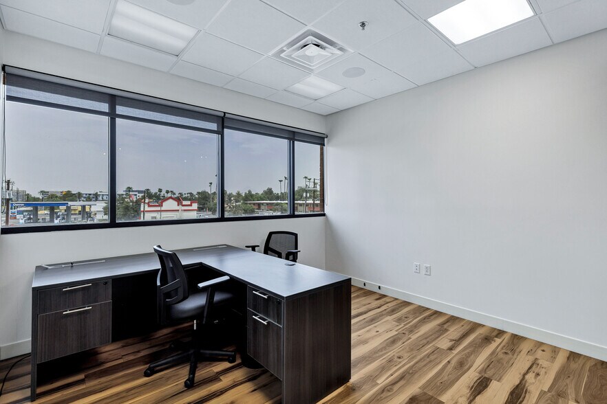 More Photos Of 2727 N 3rd St, Phoenix Office For Sale