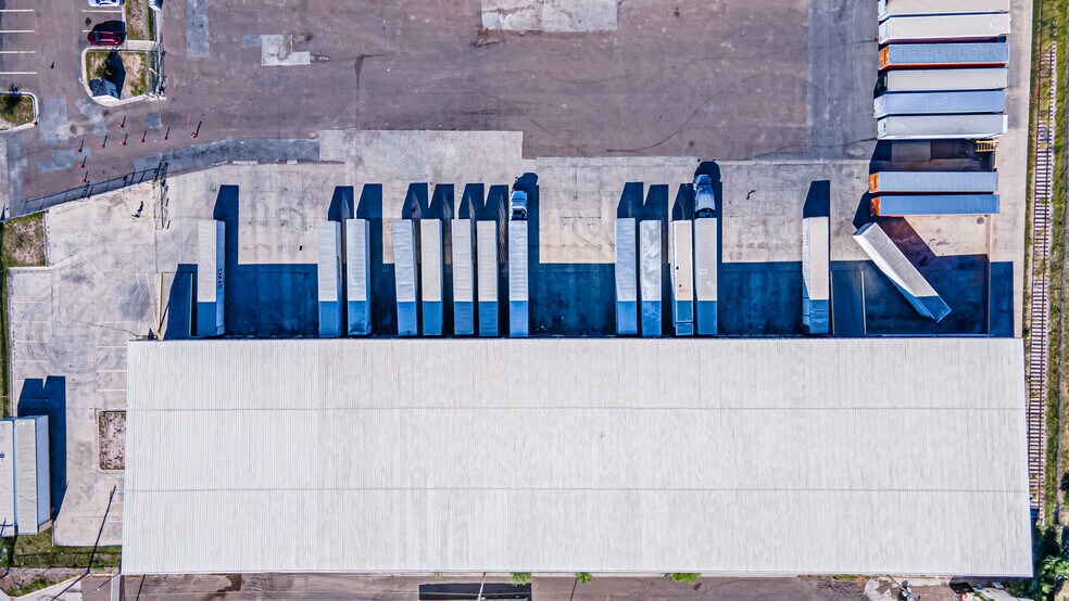 More Photos Of 13806 N Unitec Dr, Laredo Warehouse For Lease