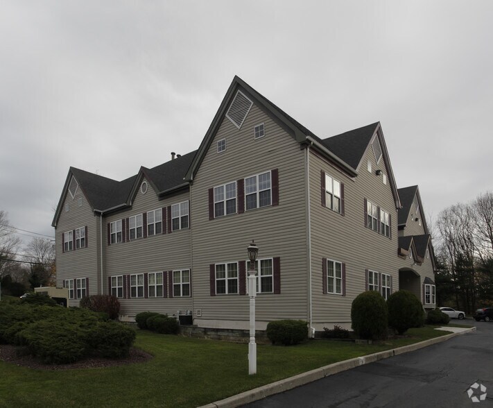 More Photos Of 28 N Country Rd, Mount Sinai Medical For Lease