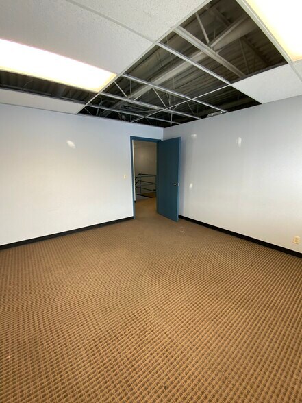 More Photos Of 2908 2nd Ave SE, Calgary Warehouse For Lease