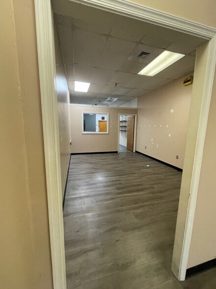 More Photos Of 921 W 7th St, Frederick Unknown For Lease