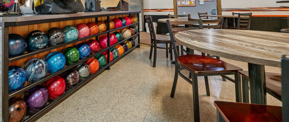 More Photos Of 412 Main St SW, Ronan Sports And Entertainment For Sale
