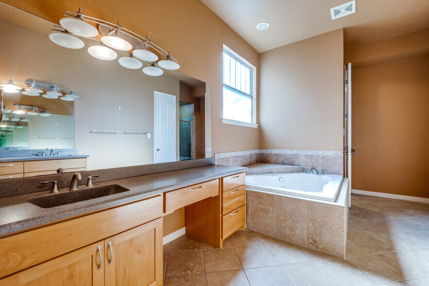 More Photos Of 2002 Moser Ave, Dallas Land For Sale