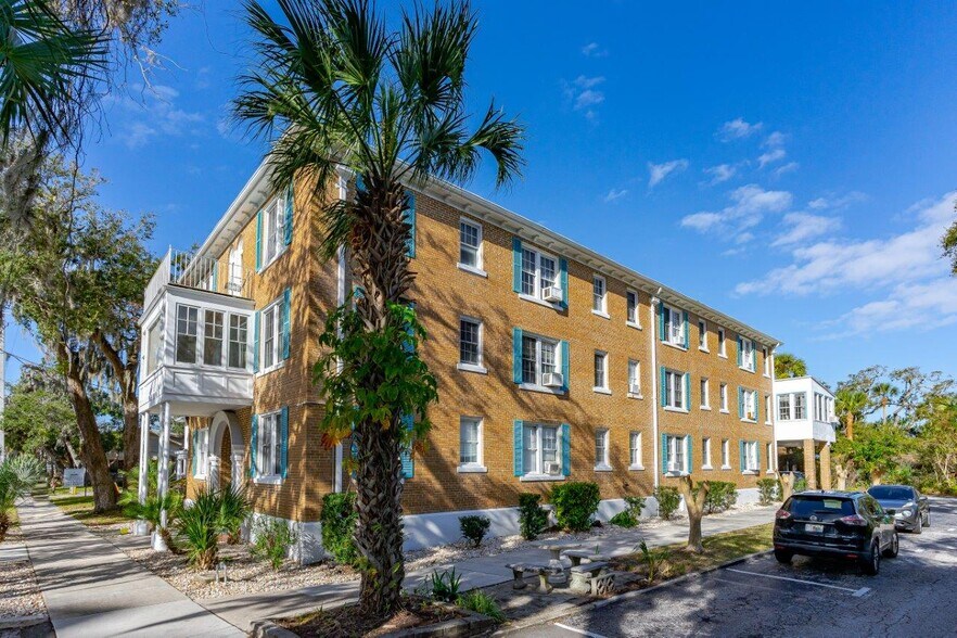 More Photos Of 124 Live Oak Ave, Daytona Beach Apartments For Sale