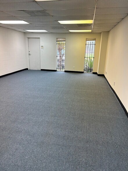 More Photos Of 9050 Emnora Ln, Houston Warehouse For Lease
