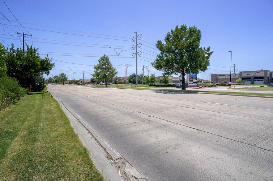 More Photos Of 1200 W Pioneer Pky, Grand Prairie Land For Sale