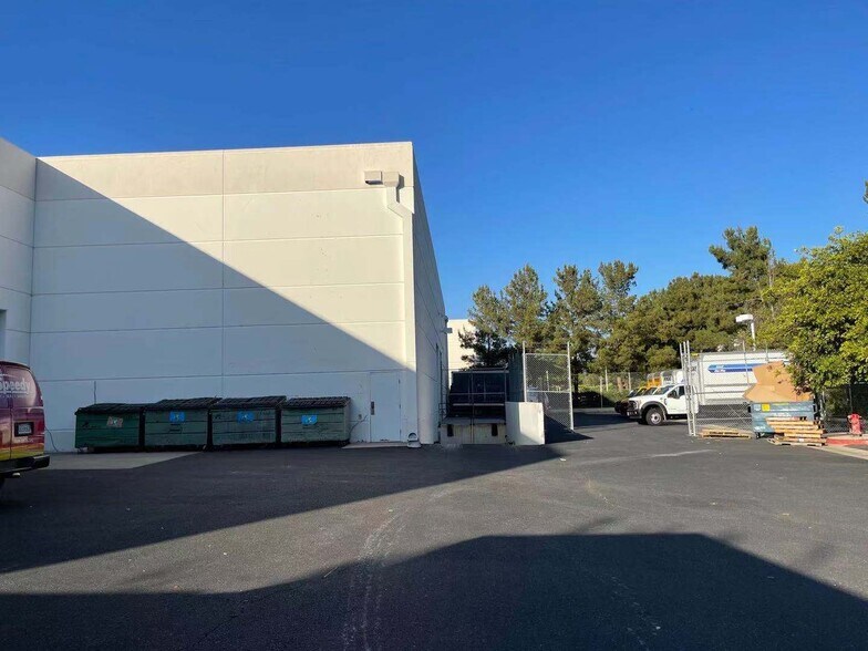 More Photos Of 40 Tesla, Irvine Manufacturing For Lease