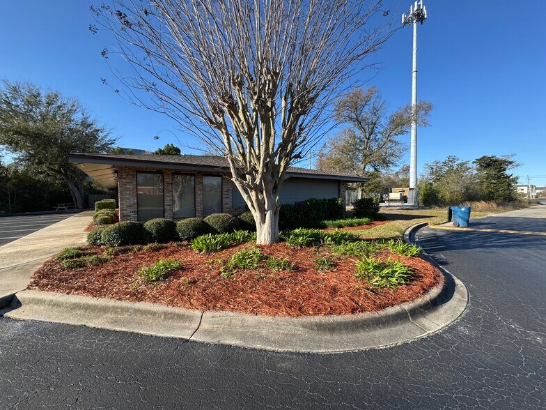 More Photos Of 527 AIRPORT Rd, Panama City Office For Sale