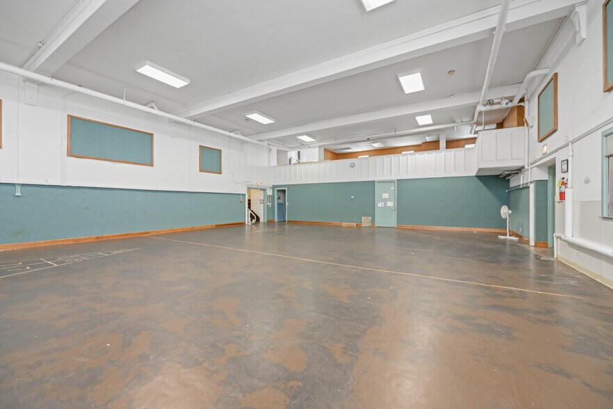 More Photos Of 2889 Culver rd, Rochester Specialty For Sale