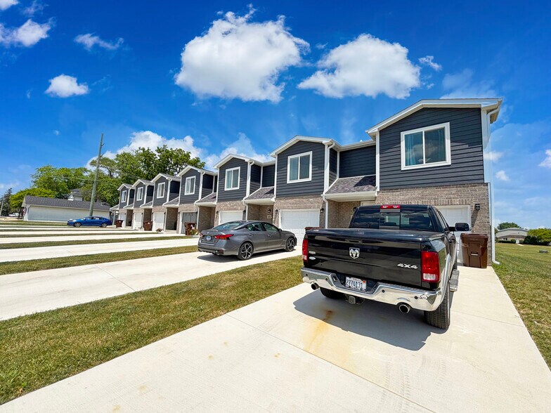 More Photos Of 91 E Adams St, Manteno Multifamily For Sale