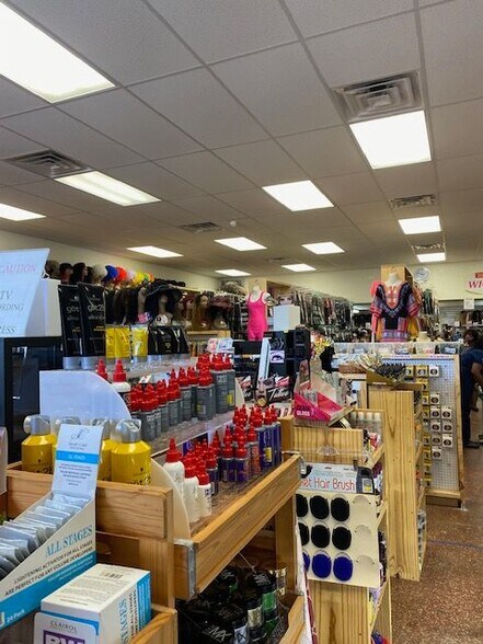 More Photos Of 3006 Highland Ave, Shreveport General Retail For Lease