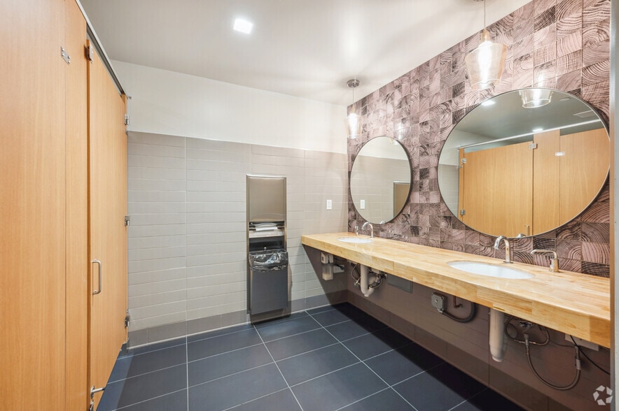 More Photos Of 4444 W Lakeside Dr, Burbank Loft Creative Space For Lease