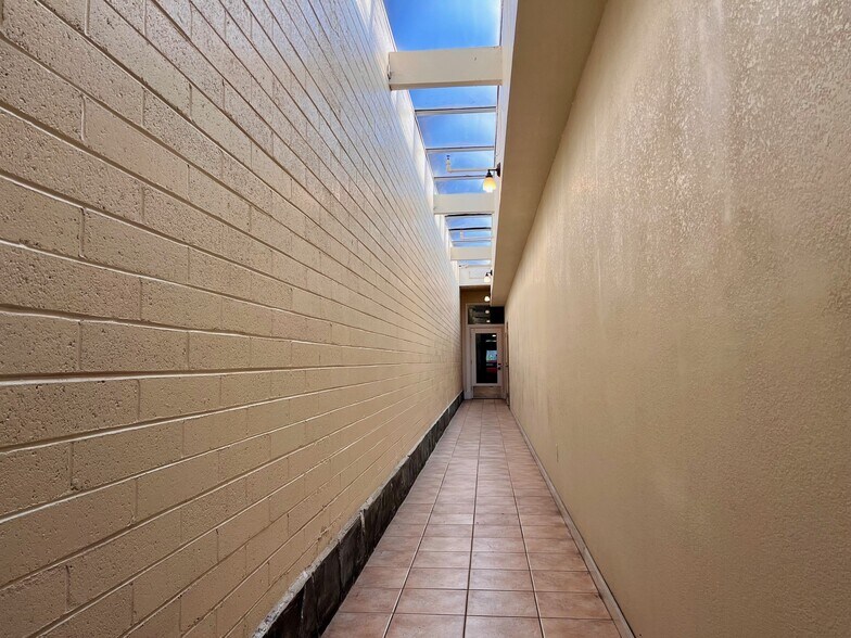 More Photos Of 517 S B St, San Mateo Convenience Store For Sale