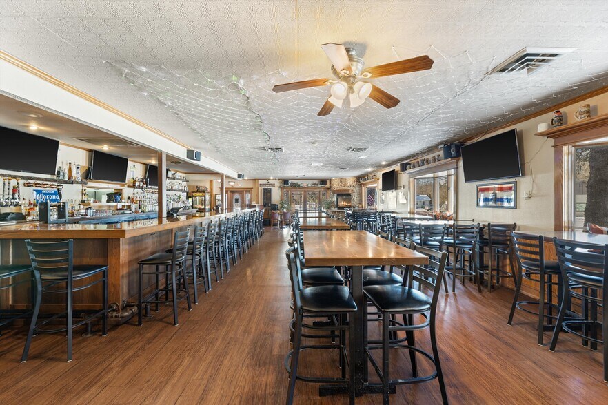 More Photos Of N67W33525 County Road K, Oconomowoc General Retail For Sale