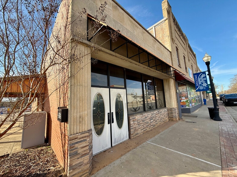 More Photos Of 115 N Mecklenburg Ave, South Hill Restaurant For Sale