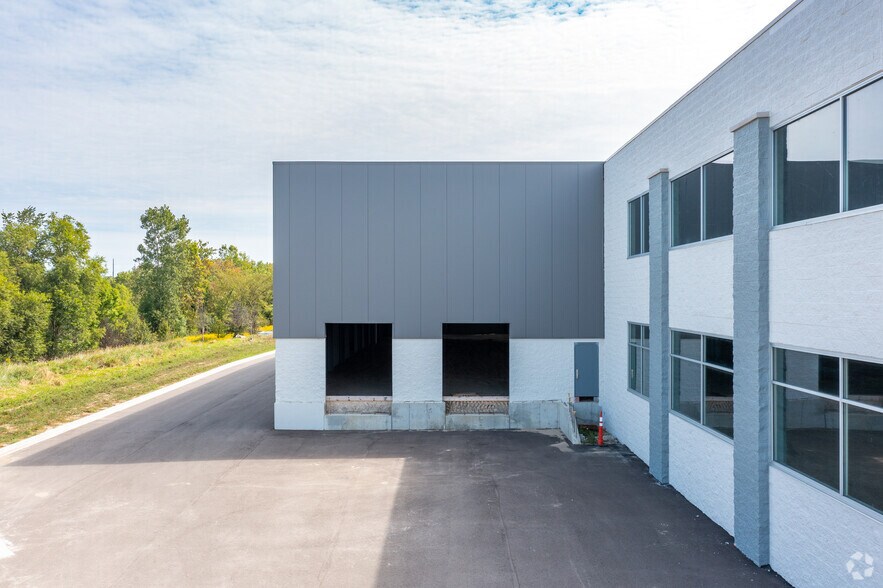 More Photos Of 49250 West Rd, Wixom Showroom For Sale