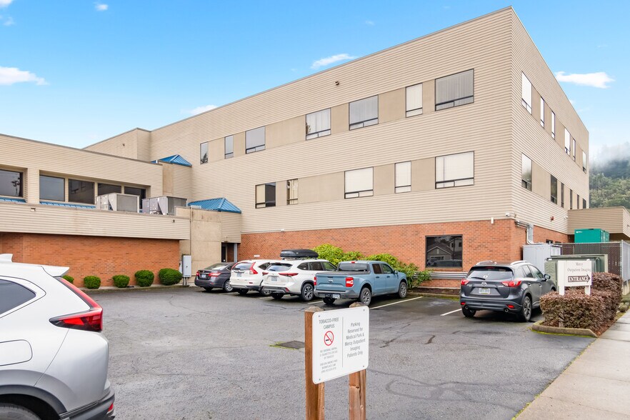More Photos Of 1813 W Harvard Ave, Roseburg Medical For Lease