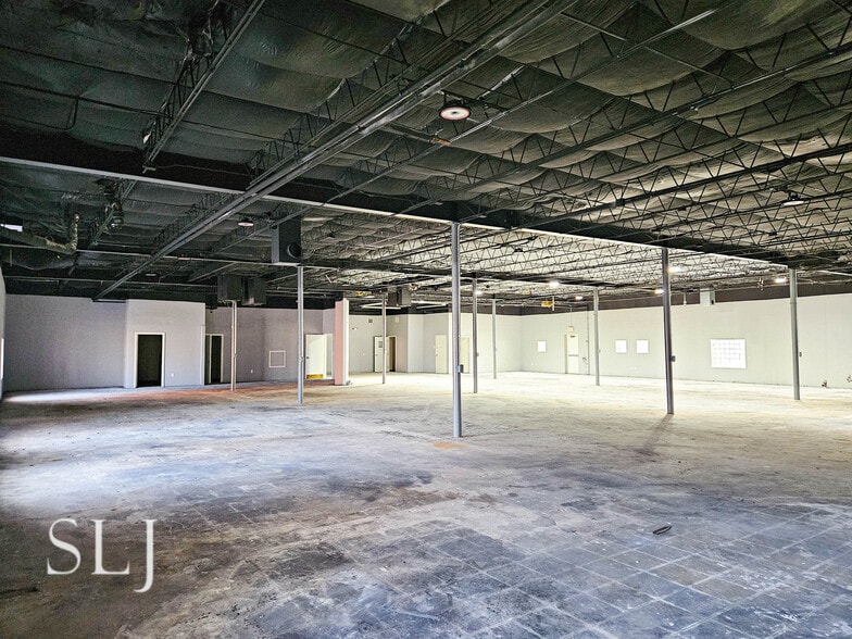 More Photos Of 1100 S Akard St, Dallas Flex For Lease