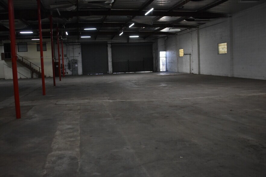 More Photos Of 2416 E 16th St, Los Angeles Manufacturing For Lease