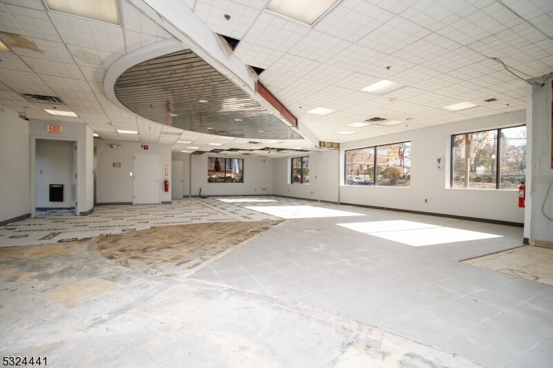 More Photos Of 426 Ridgedale Ave, East Hanover Bank For Lease