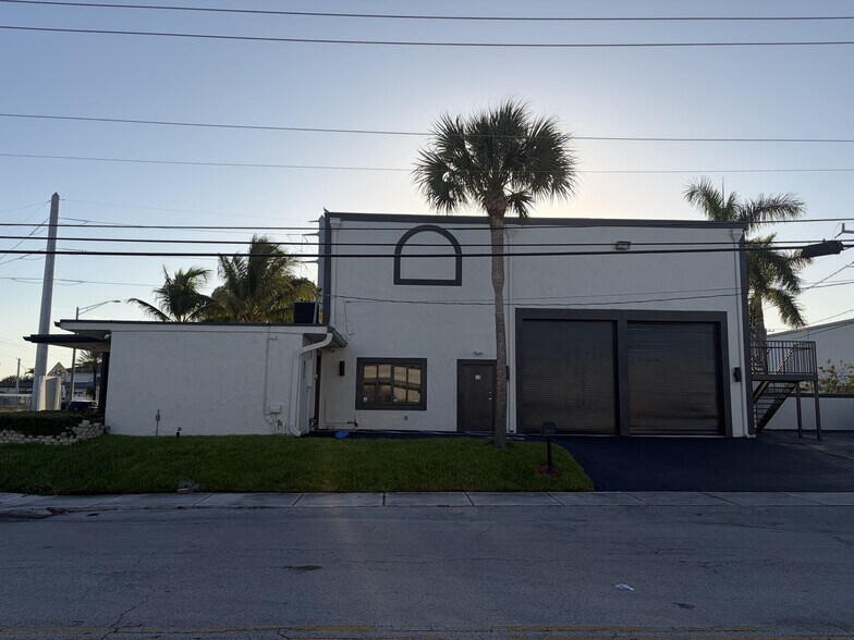 More Photos Of 13 SW 10th St, Deerfield Beach Flex For Lease
