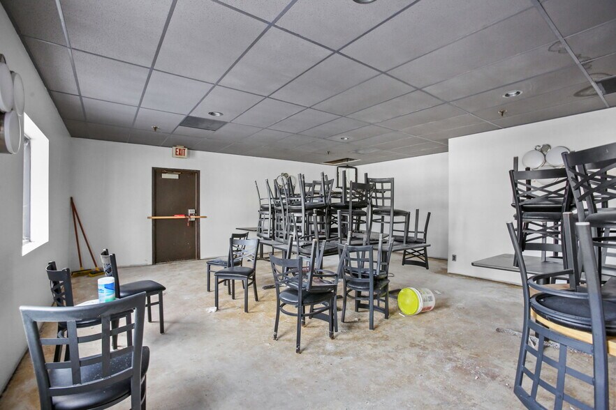 More Photos Of 8432 Noble Ave, Minneapolis Bar For Sale