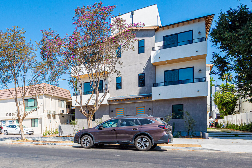 Primary Photo Of 10847 Morrison St, North Hollywood Apartments For Sale