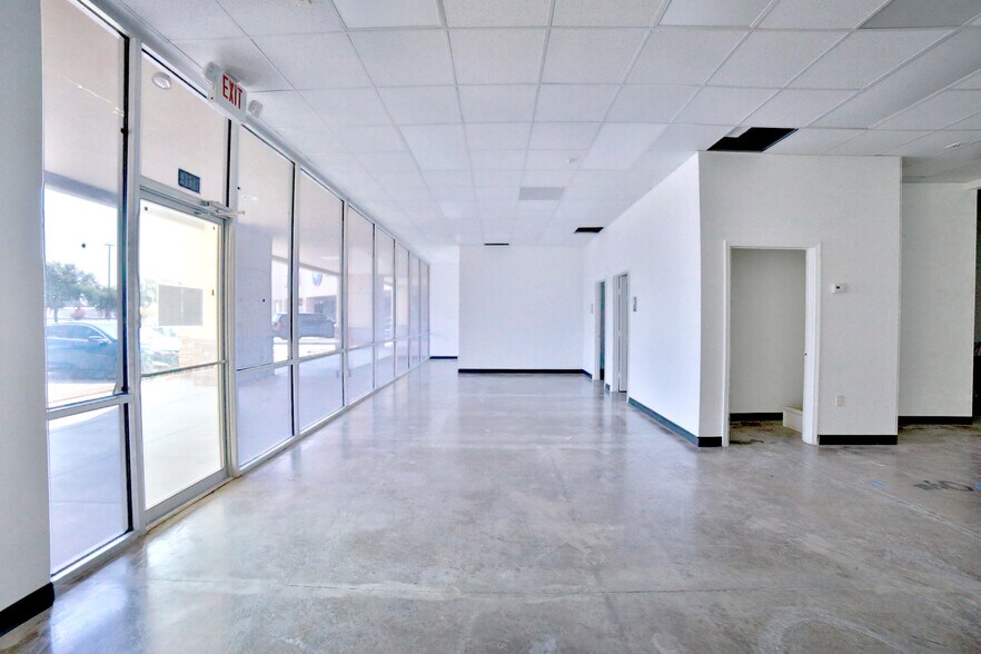 More Photos Of 11130 Gulf Fwy, Houston Unknown For Lease
