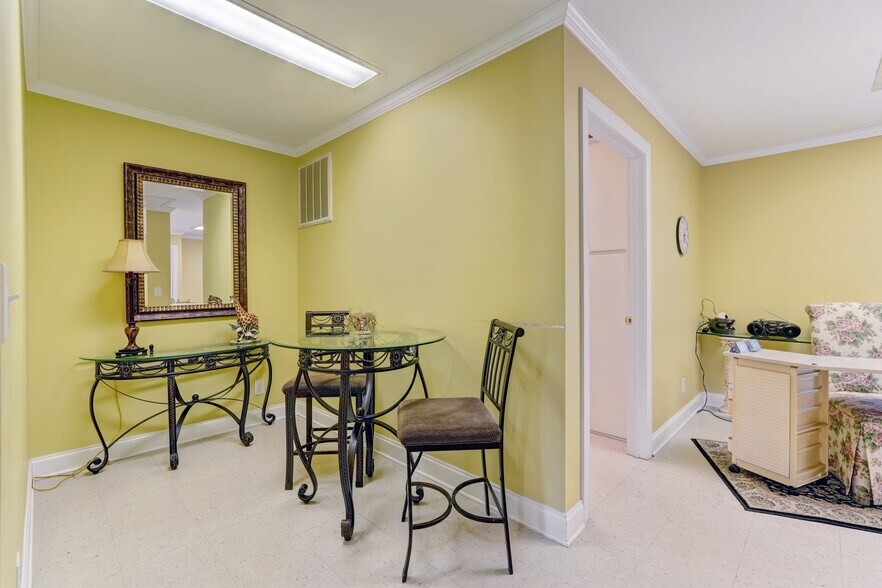 More Photos Of 1418 Freeway Dr, Reidsville Freestanding For Sale
