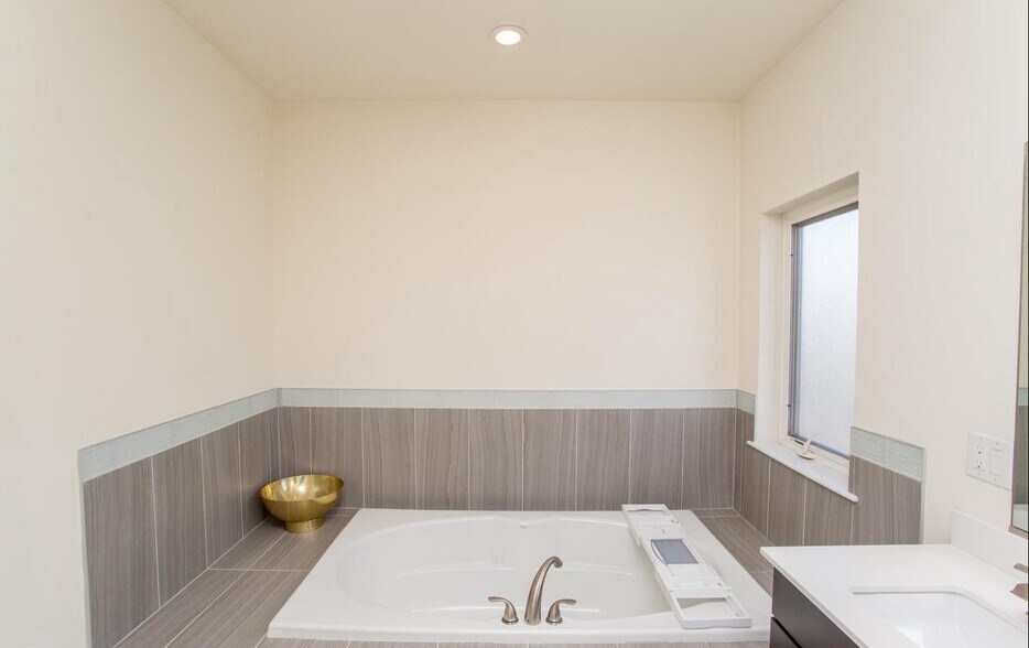 More Photos Of 1860 Frankford Ave, Philadelphia Storefront Retail Residential For Sale