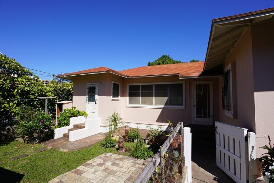 More Photos Of 3208 Waialae Ave, Honolulu Storefront For Sale