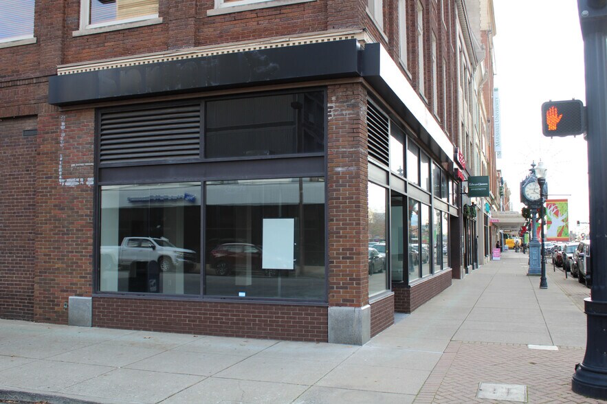 More Photos Of 949 3rd Ave, Huntington Storefront Retail Office For Lease